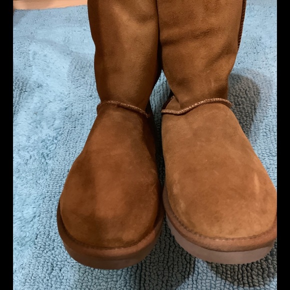 Koolaburra by UGG Suede Short Boots - Picture 2 of 9